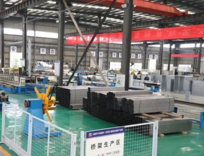 裝配式冷熱源機(jī)房使用鋼絲繩電動(dòng)葫蘆吊裝電機(jī)
